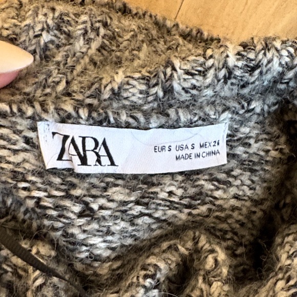 Zara Cozy Gray Turtleneck Sweater - Picture 4 of 5